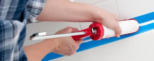 Czy można kłaść silikon na silikon? Kluczowe informacje i porady