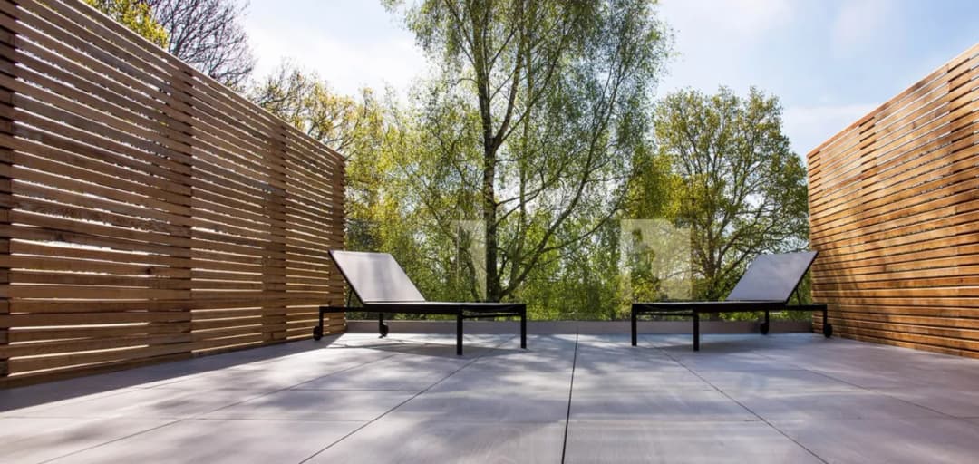 Jaki gres na balkon? Odkryj trwałe i bezpieczne płytki na taras