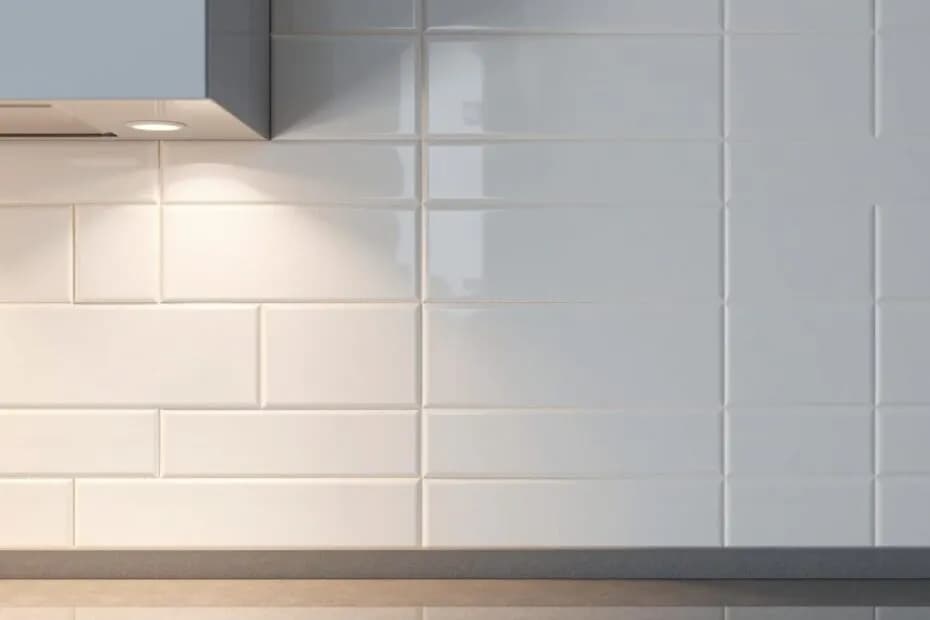 Jak wykończyć kafelki na ścianie, by uniknąć estetycznych błędów Jak wykończyć kafelki na ścianie, by uniknąć estetycznych błędów