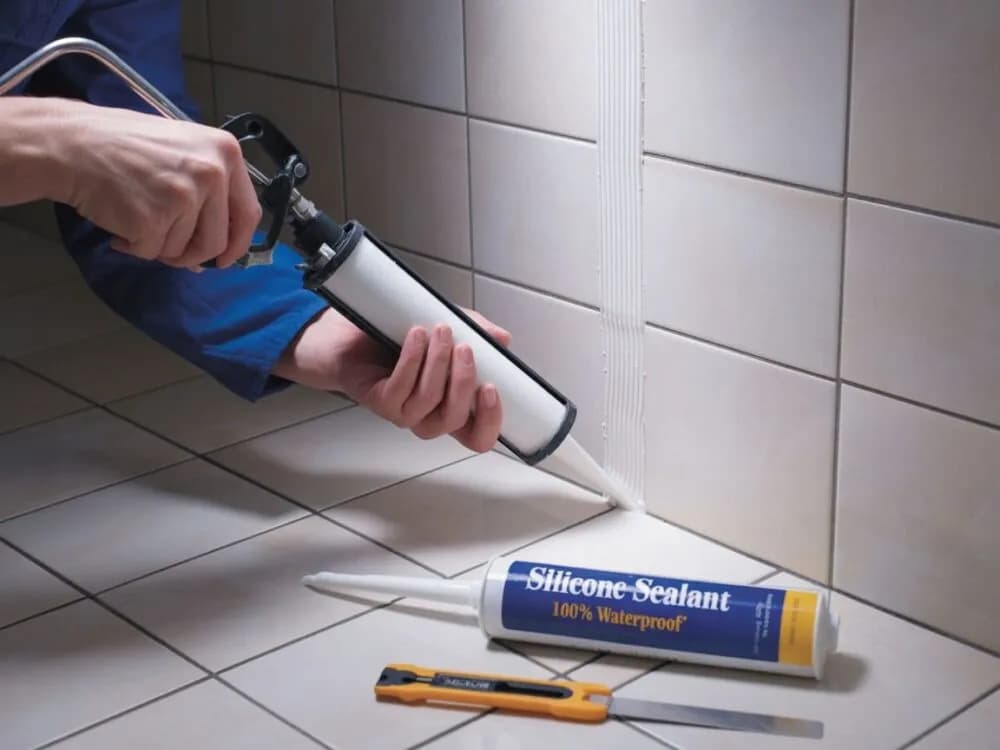 Jak poprawić źle położony silikon i uniknąć najczęstszych błędów Jak poprawić źle położony silikon i uniknąć najczęstszych błędów