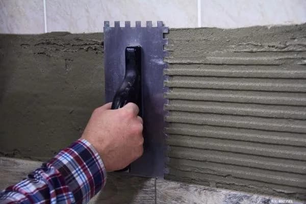 Jak położyć kafelki na kafelki i uniknąć najczęstszych błędów