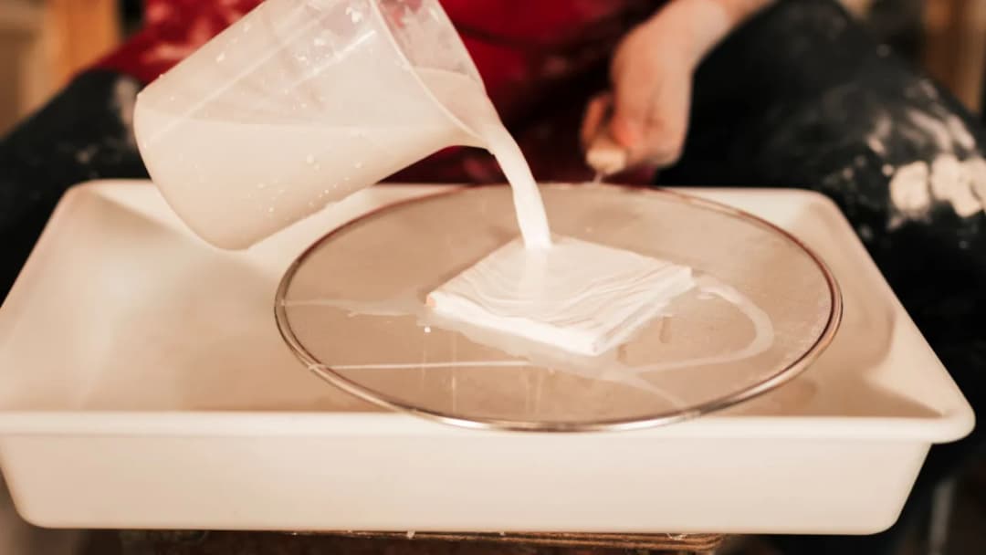 Czym pomalować terakotę, aby uzyskać trwały i estetyczny efekt?