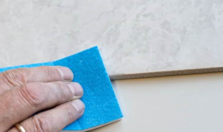 Jak naprawić terakotę: skuteczne sposoby na usunięcie uszkodzeń