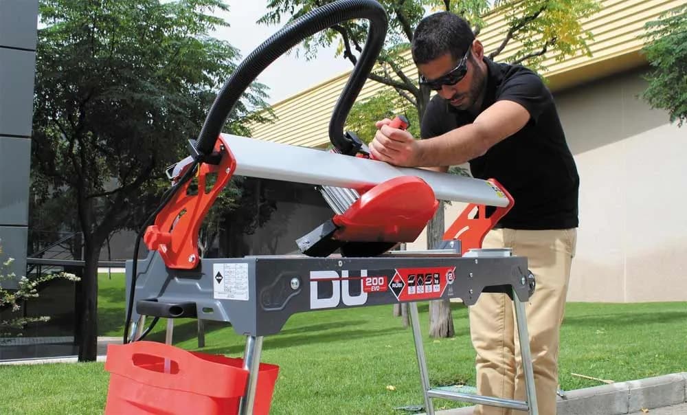 Najlepsze przecinarki do glazury – uniknij błędów przy wyborze